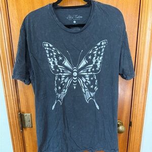 Women’s Butterfly Graphic Tee